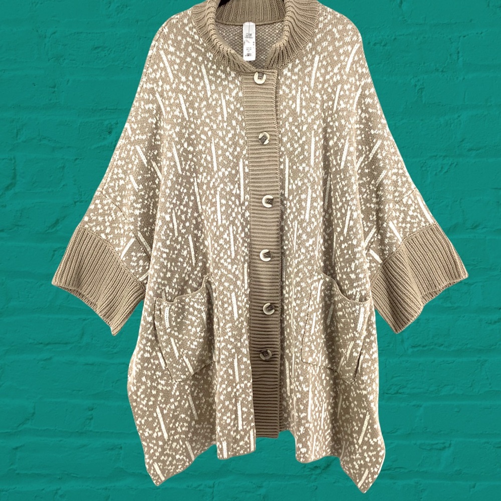 NEW MARLA WYNNE SWEATER CAPE SIZE 2X.